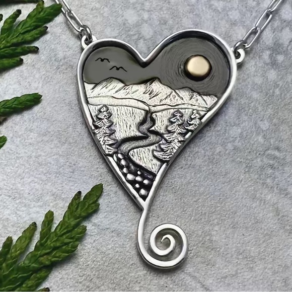 Jewelry - Full moon landscape heart necklace